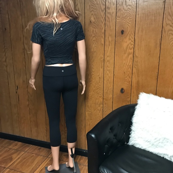 Lululemon" Wunder Under Crop II Full On Luon- Black-Size 4 -Good Condition - Picture 10 of 14